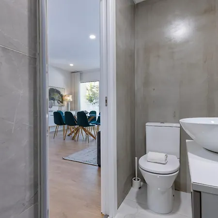 Moderno Com Terraco Lisbona