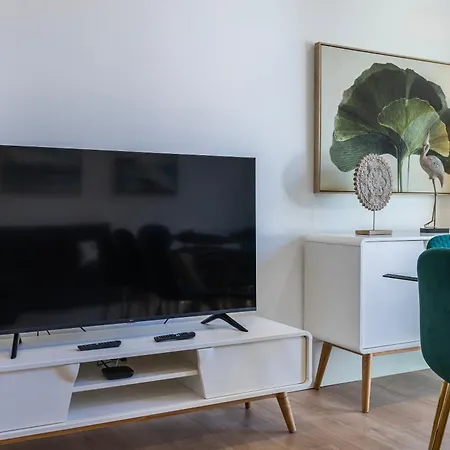 Moderno Com Terraco * Лиссабон